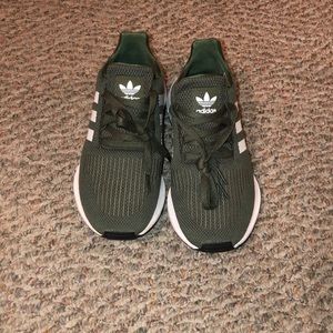 Adidas swift run shoes army green